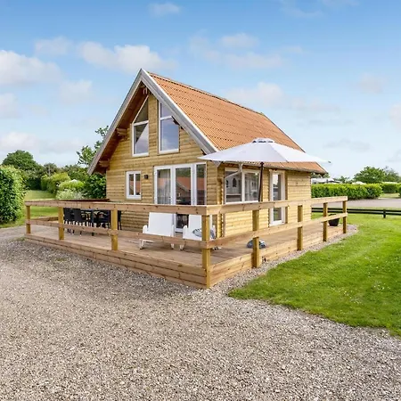 2 Bedroom Gorgeous In Holiday home