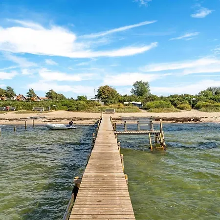 2 Bedroom Gorgeous In Holiday home *