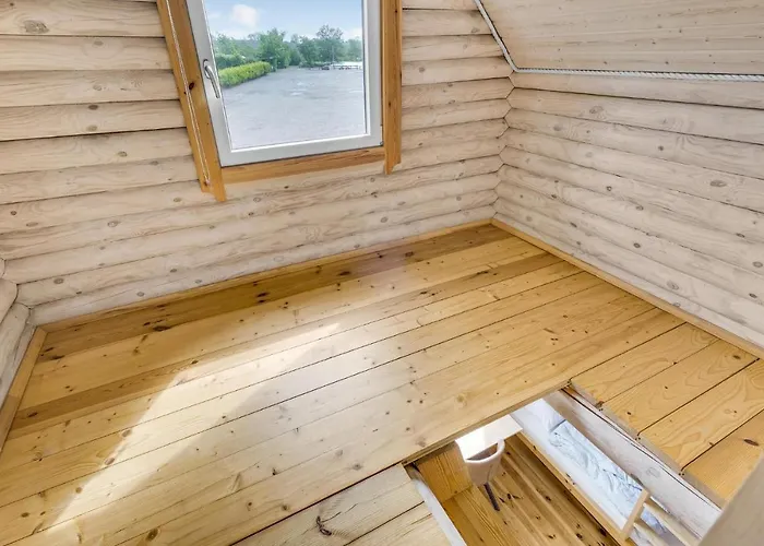 Holiday home Lovely In