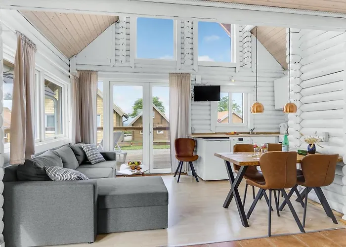 Nyaraló Lovely In *